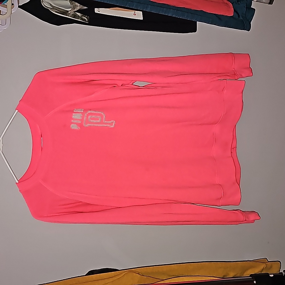Womens sz XS VS PINK crew neck tshirt. Gorgeous hot pink and white
